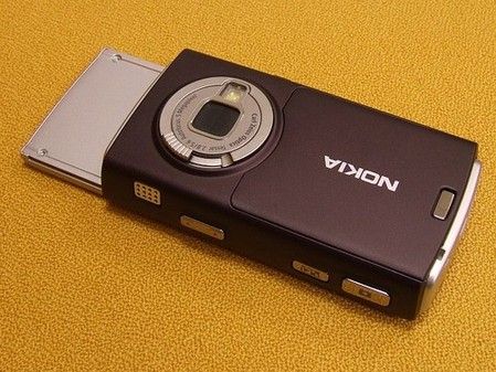 这台手机是一代经典号称末代机王，曾售价近万，如今212元