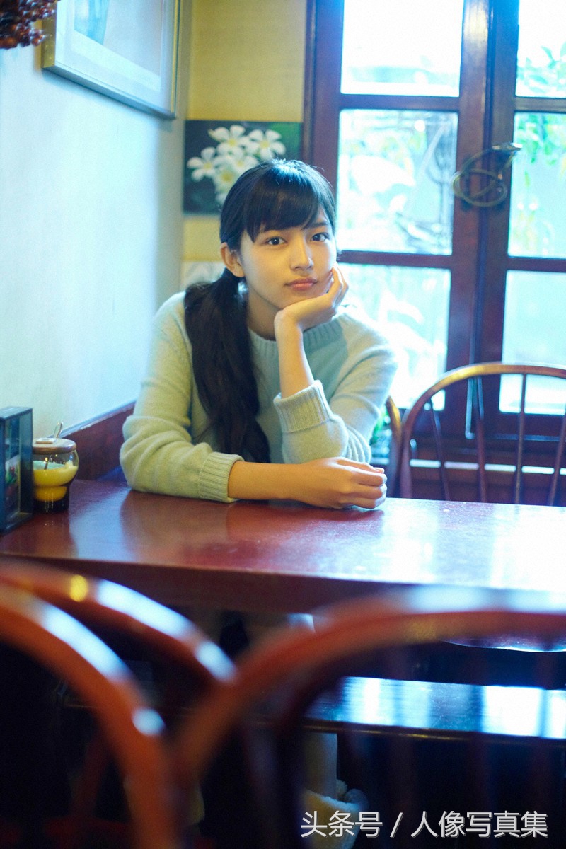 日本模特川口春奈的家中摄影人像写真集