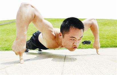 练俯卧撑胸肌没感觉手腕酸,俯卧撑手臂酸痛胸肌还没有感觉