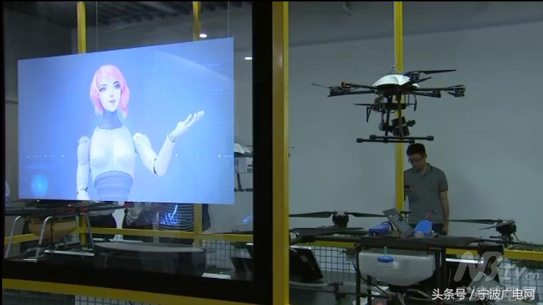 二次元美少女管家能做家务会聊天奇点机器人体验馆开馆