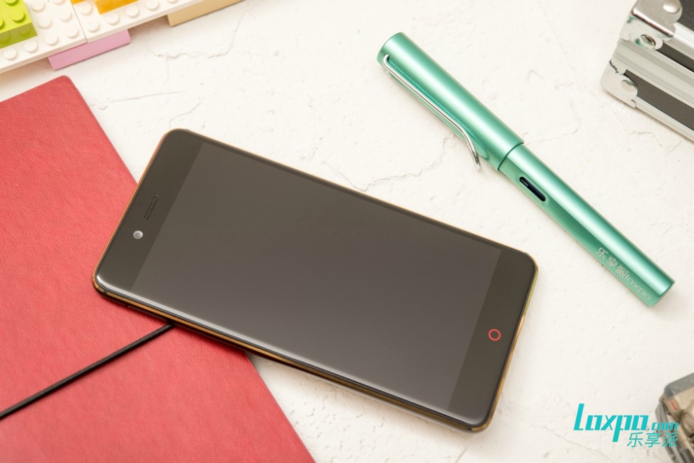 努比亚z17mini闪屏,努比亚z17mini旗舰图片