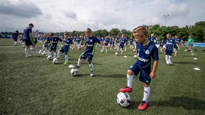 阿贾克斯还是那个人才加工厂,荷兰足球能因此得救么?