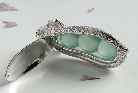 带色翡翠镶嵌封底,翡翠佛公镶嵌不封底好吗