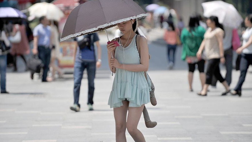 石家庄开启“夏天模式” 空调冷饮夏装走俏