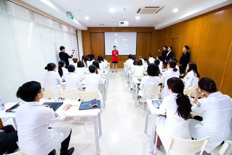 S庆熙美*联学**合办学:激光美容全新的美容培训课程