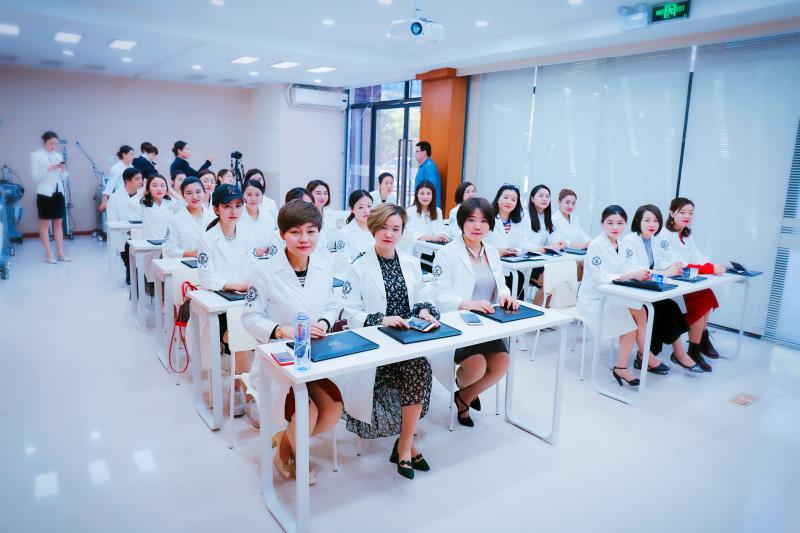 S庆熙美*联学**合办学:激光美容全新的美容培训课程