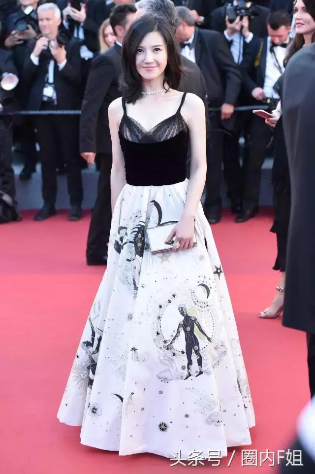 穿*旗国**，扮鸡精，没有范冰冰镇场的戛纳红毯今年来了多少妖魔鬼怪