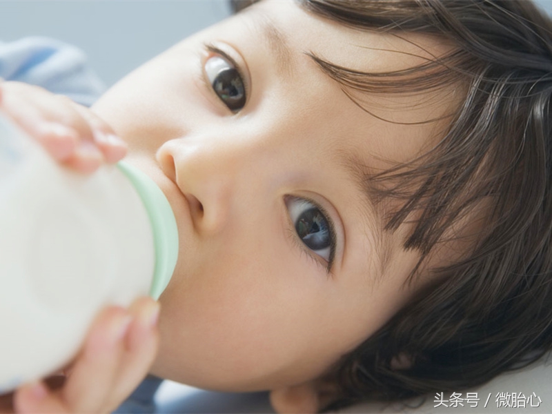 宝宝长期厌奶会引起发育迟缓吗,厌奶期的宝宝如何引导