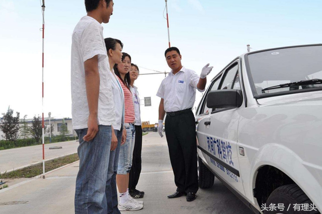 科二倒车入库高手,科二倒车入库怎么能找准点