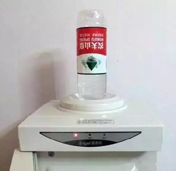 大爷打牌顶石头,大爷扛砖打牌原视频国外