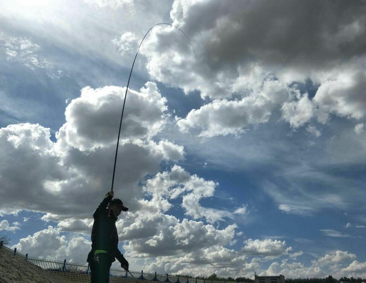 「四十二」老狼谈钓技：黑坑钓鱼，连竿、爆护离不开这几点