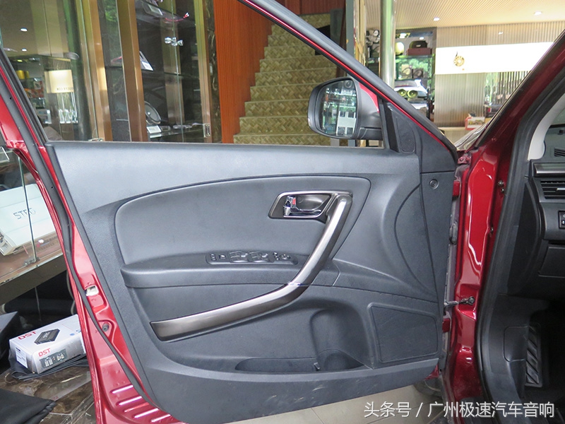 奔腾x80怎么改装才霸气,2013款奔腾x80音响改装