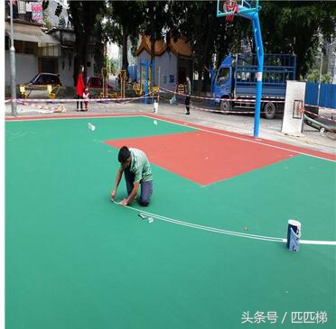 彩色篮球场是不是水泥地,硅pu篮球场和普通塑胶球场