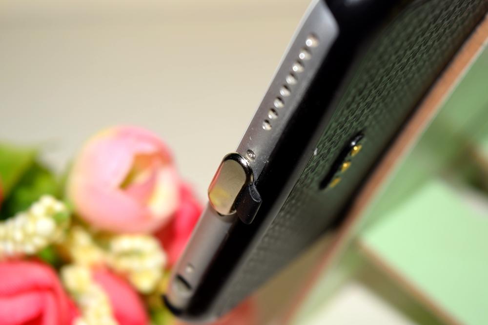 鹰果在手,充电无忧——鹰果磁吸触点式背夹移动电源