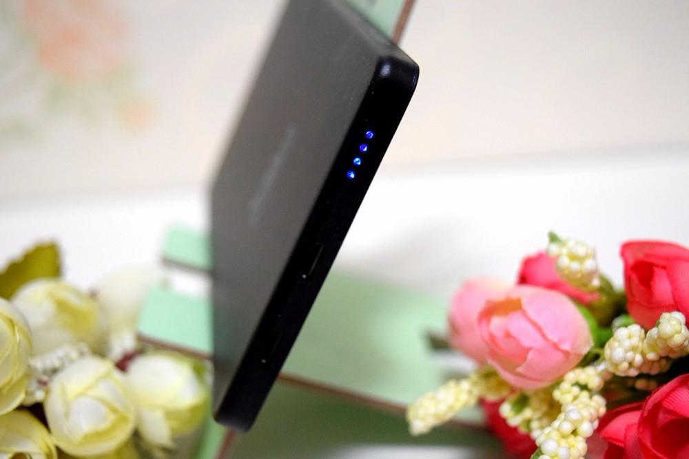 鹰果在手,充电无忧——鹰果磁吸触点式背夹移动电源