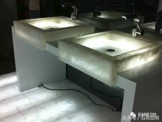 高新区室内装修材料案例分享,天然白水晶摆件家居装饰