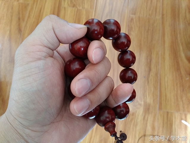 小叶紫檀手串的金星和棕眼的区别,小叶紫檀手串有金星