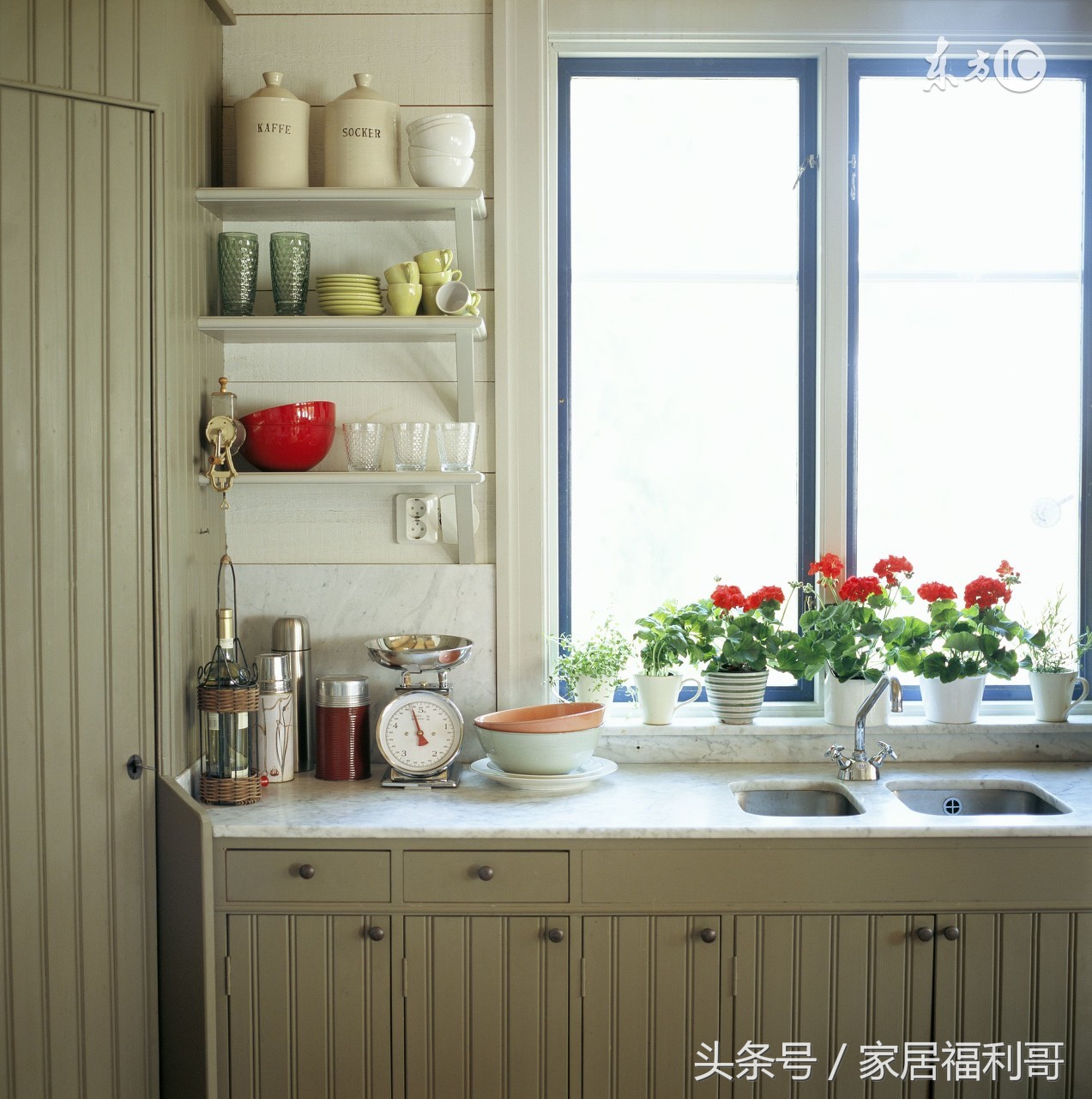 往水泥墙上用白色涂料,往石灰墙上喷碱水墙会坏吗