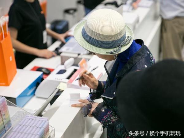 金立增加新代言人,金立总裁加入小米