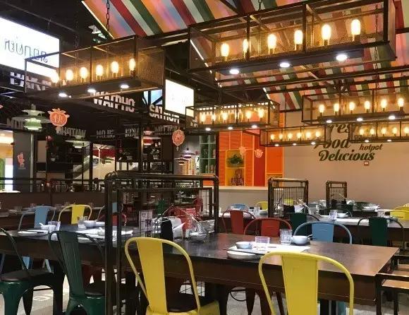 各位旅客,前方到站昆城广场,请注意装满钱包,装满钱包!