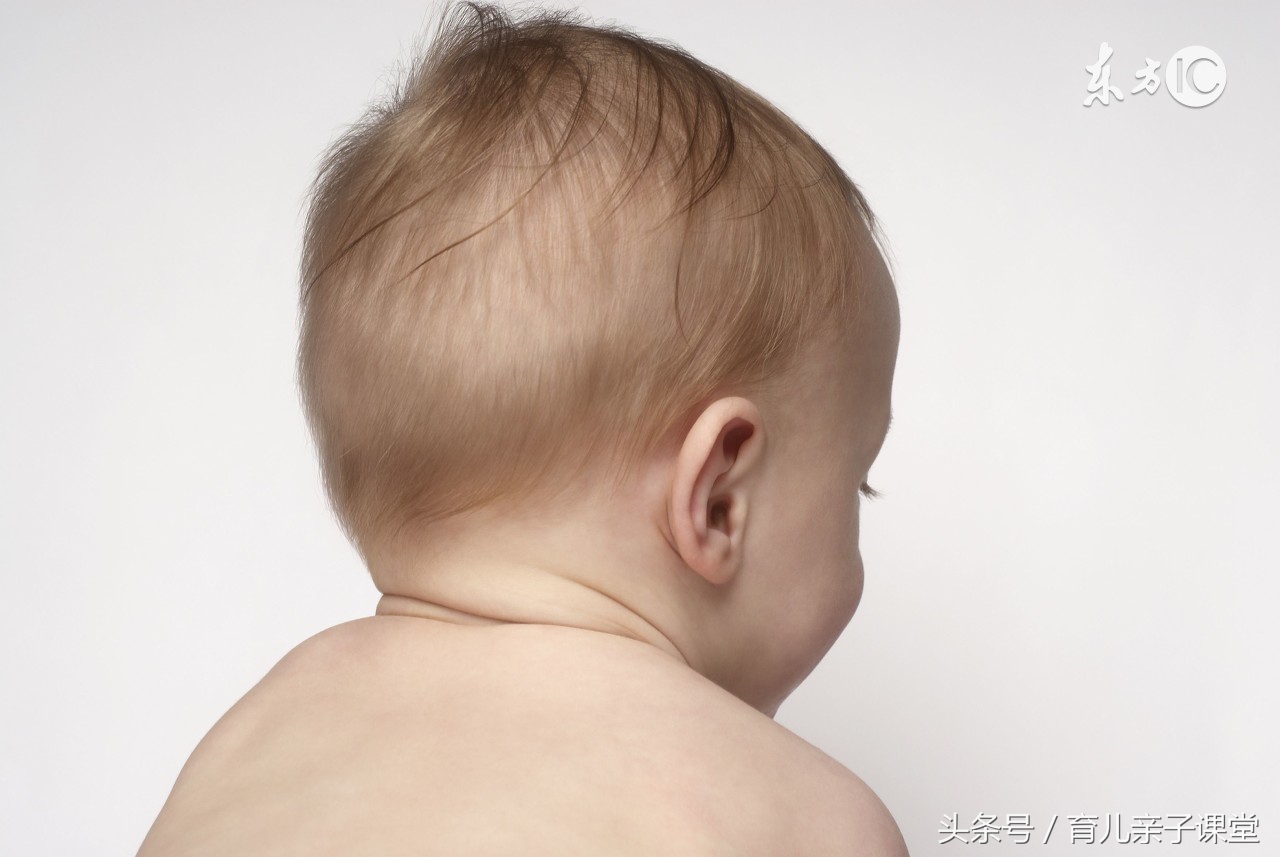 宝宝一岁多了不长头发怎么回事,宝宝一岁还不长牙正常吗