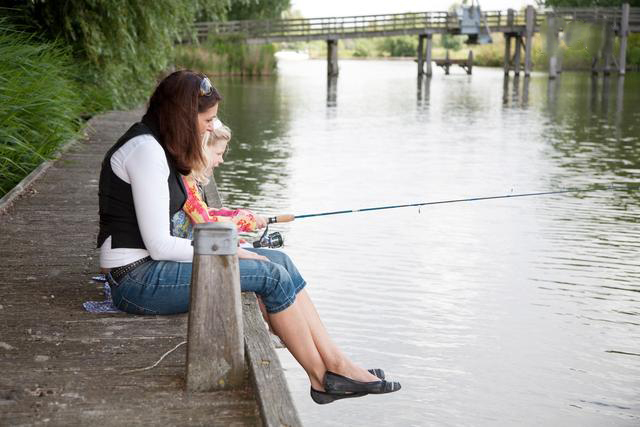 钓鱼小杂鱼多怎么处理,钓鱼时小杂鱼多闹窝怎么办