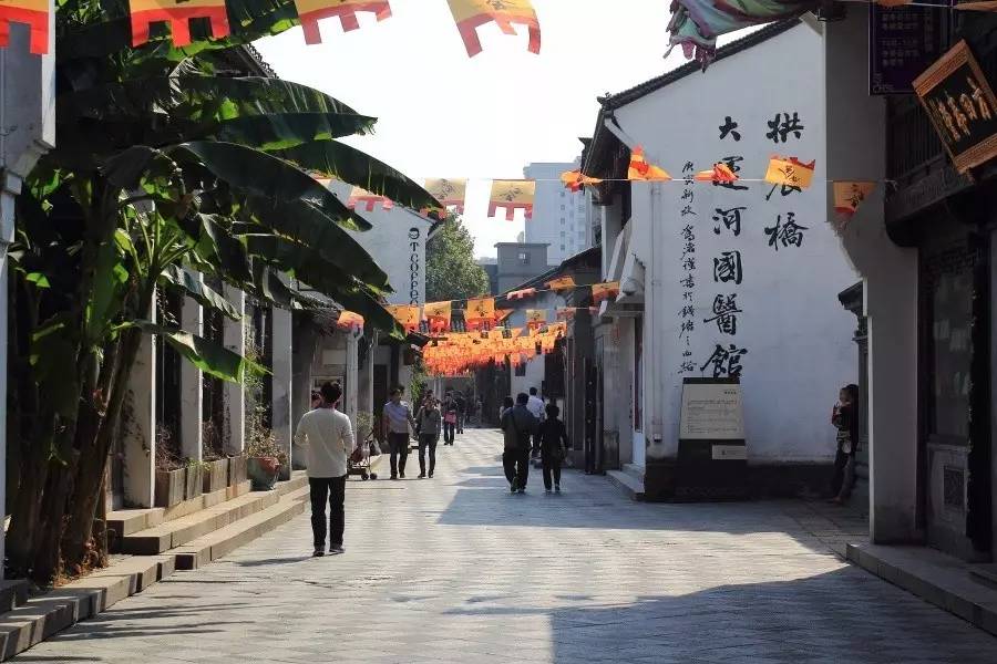 千年运河边，将烟雨江南盈手相赠，你还欠自己一次隐居