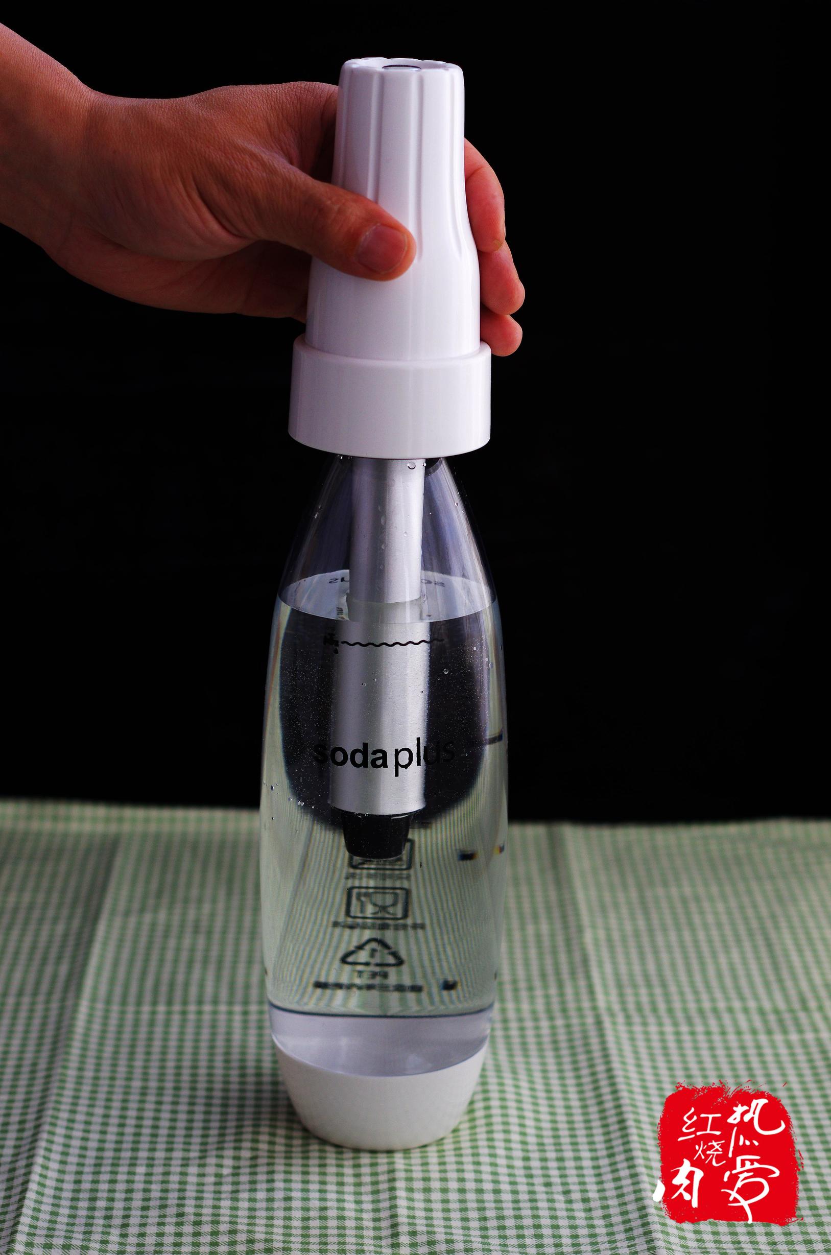 一个芒果两瓶水，就能做出比北冰洋汽水还要好喝的冰爽气泡水来！