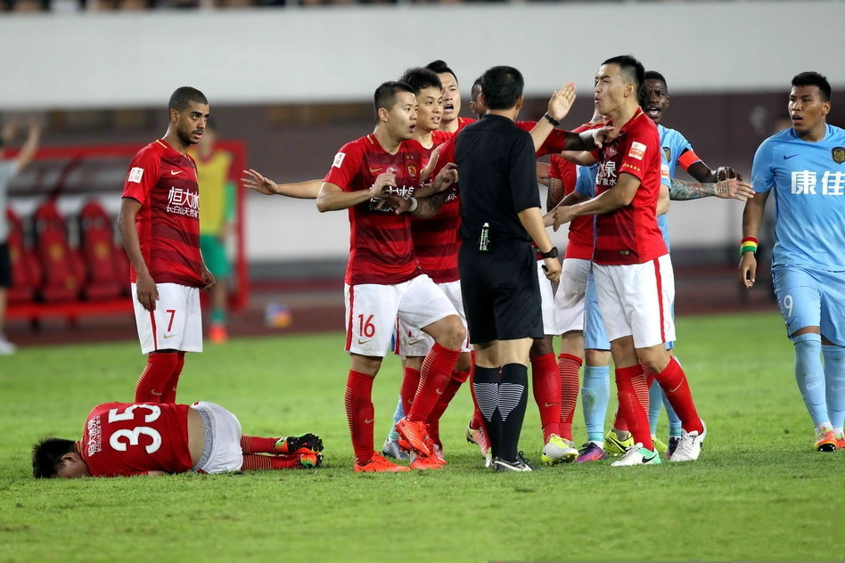 李学鹏郑智郜林,李学鹏和高拉特垫球