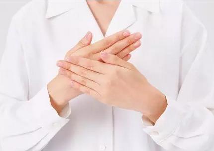 浑身发冷手心出汗是怎么回事,浑身发冷嘴唇热手心热