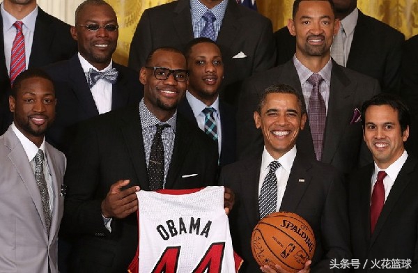 球星跨界珍贵合影,姚明羞涩,科比横跨娱乐拳坛,最后三张好心酸