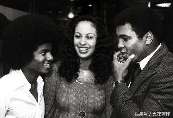 球星跨界珍贵合影,姚明羞涩,科比横跨娱乐拳坛,最后三张好心酸