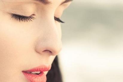 右眼皮24小时不停的跳是福还是祸,下眼皮一直跳动个不停什么意思