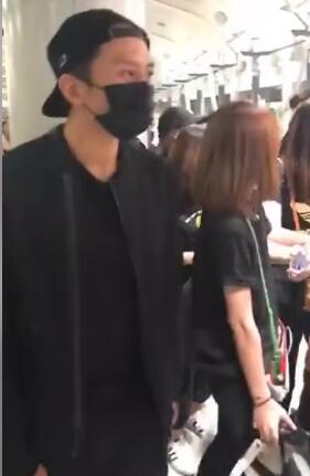 鹿晗机场喝醉酒走路踉踉跄跄陈赫在一旁搀扶？真相让人心疼