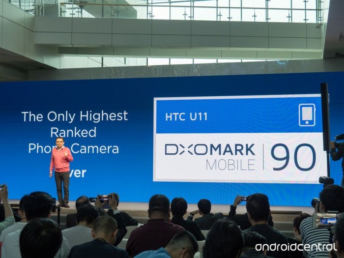 HTC发布新款机型U11,网友纷纷吐槽其定价649美元