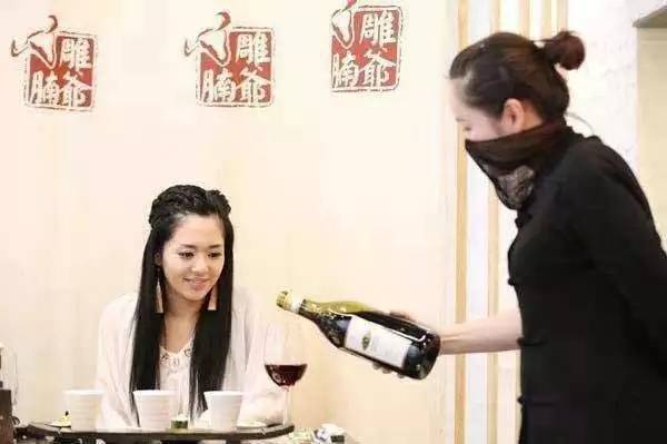 两个包子26块，还得排队俩小时，凭什么？