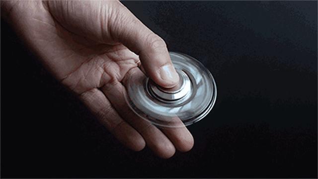 十个孩子八个玩，指尖陀螺为什么这么火？