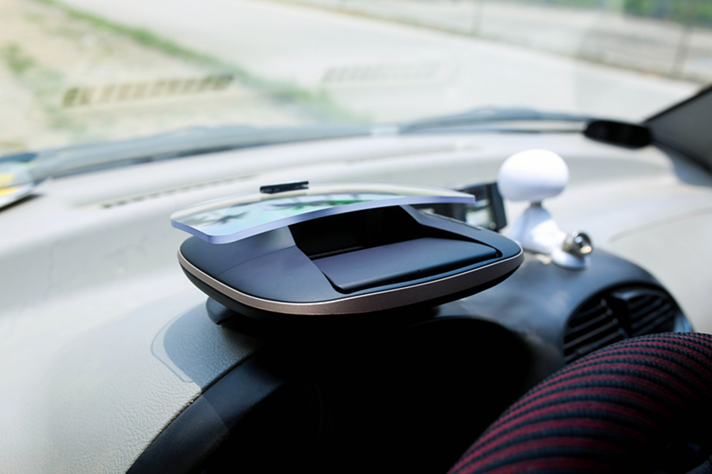 汽车安装飞机显示器：号称开车“不低头”，有多少人用过？