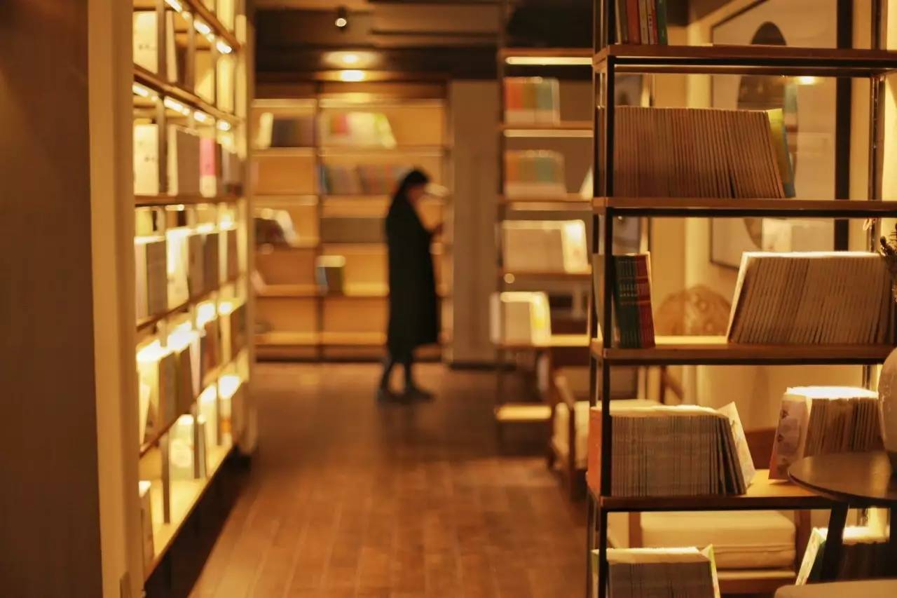 千年运河边，将烟雨江南盈手相赠，你还欠自己一次隐居