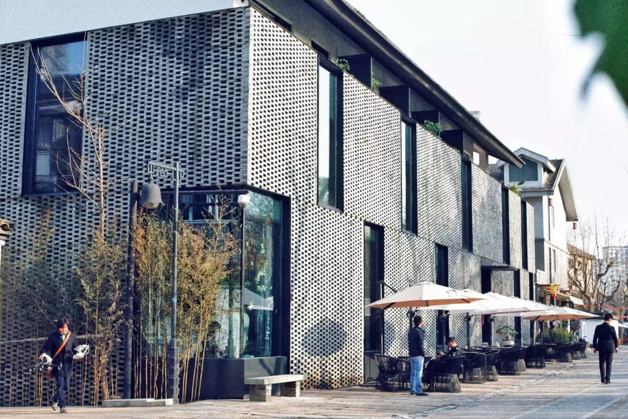 千年运河边，将烟雨江南盈手相赠，你还欠自己一次隐居