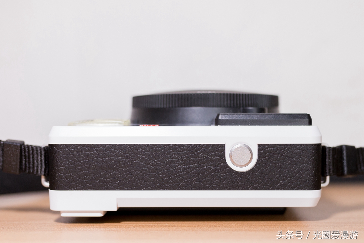 徕卡sofort拍立得怎么出照片,徕卡sofort拍立得自拍