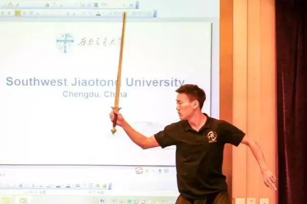 西南交通大学励志,学者专家对西南交通大学评价