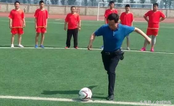 足球爱好者齐聚高邑共享全*运民**动大联欢