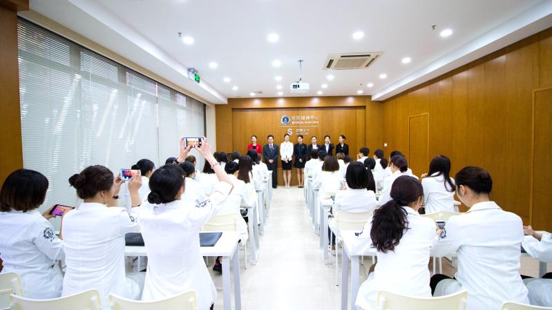 S庆熙美*联学**合办学:激光美容全新的美容培训课程