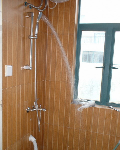 太阳能自制烧热水神器,纯净水桶自制太阳能