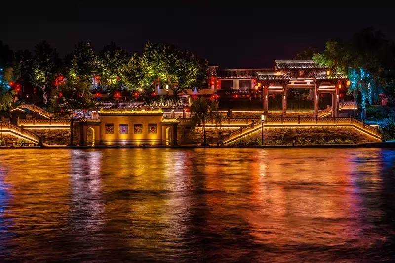 千年运河边，将烟雨江南盈手相赠，你还欠自己一次隐居