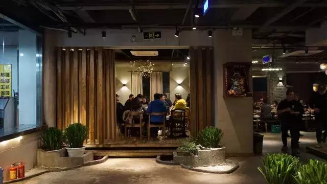 他，如何缔造了方圆百米3家门店都排长队的神话？