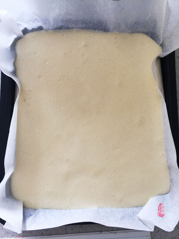 首次学做的蛋卷,特为孙女送上的儿童节礼物—曼越莓干蛋糕卷