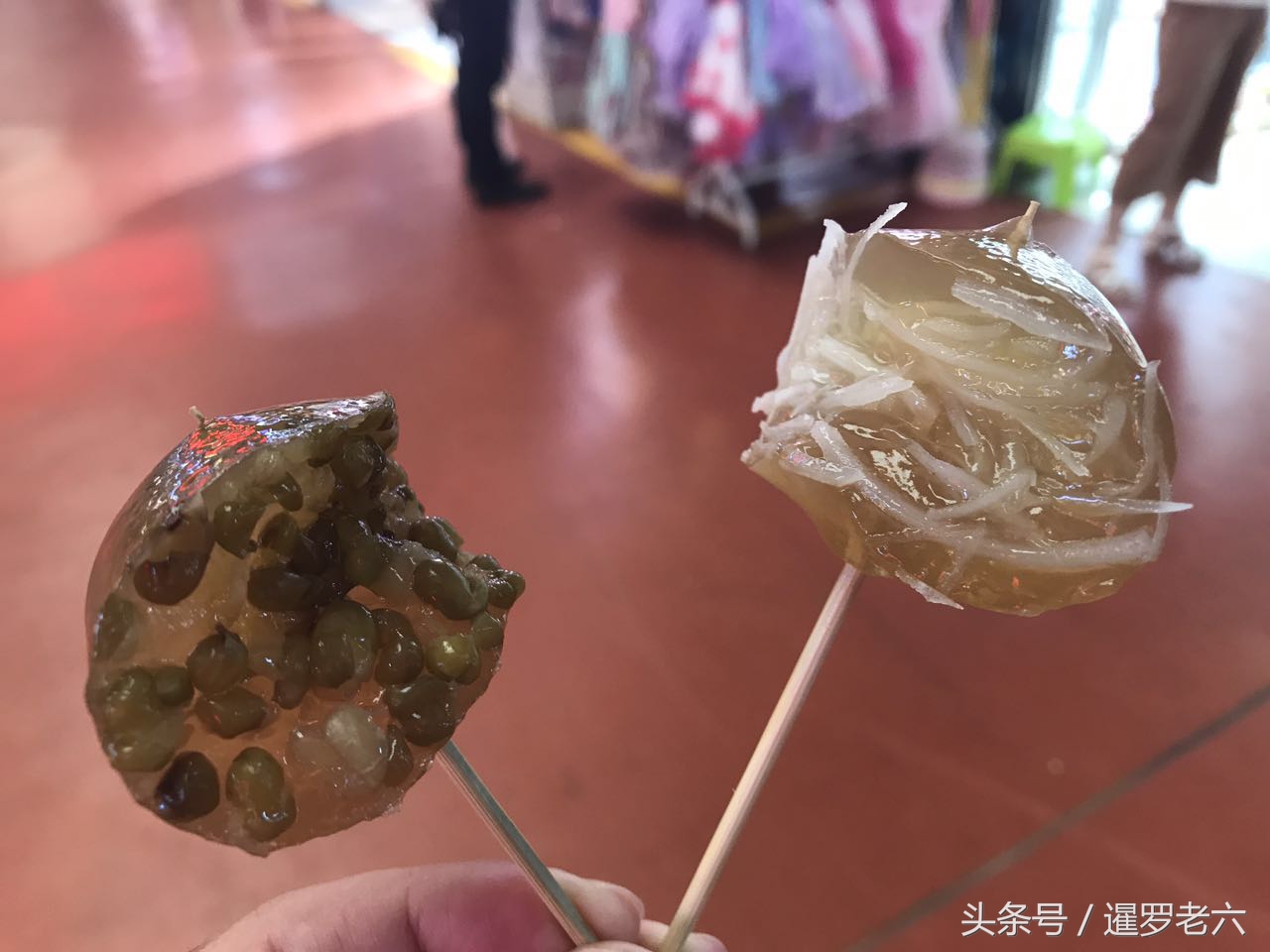 广州天桥摆地摊钵仔糕,广州街边透明钵仔糕