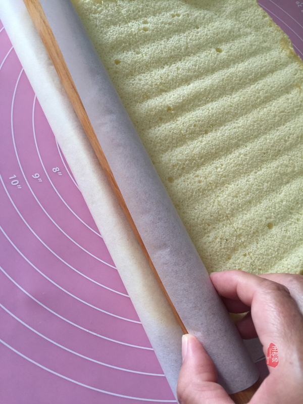 首次学做的蛋卷,特为孙女送上的儿童节礼物—曼越莓干蛋糕卷